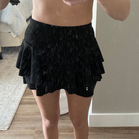 SHEIN black ruffle skirt - Picture 3 of 5